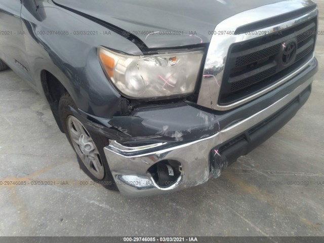 Photo 5 VIN: 5TFRU5F10AX021786 - TOYOTA TUNDRA 2WD TRUCK 