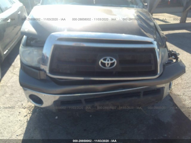 Photo 9 VIN: 5TFRU5F10CX028126 - TOYOTA TUNDRA 2WD TRUCK 