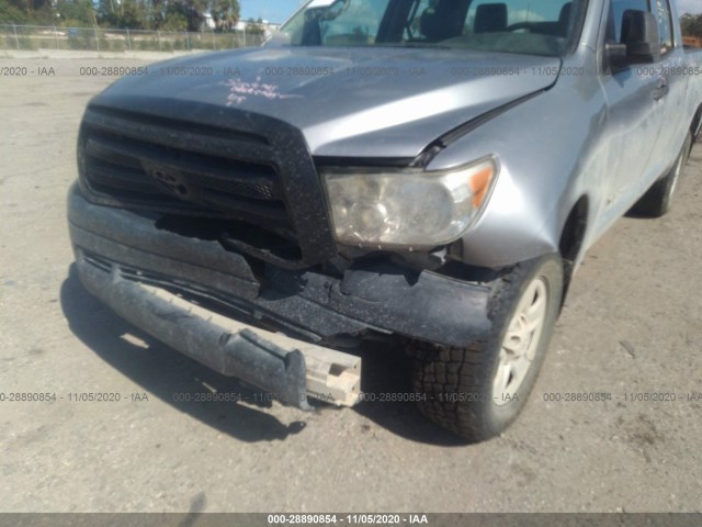 Photo 5 VIN: 5TFRU5F10CX028370 - TOYOTA TUNDRA 2WD TRUCK 