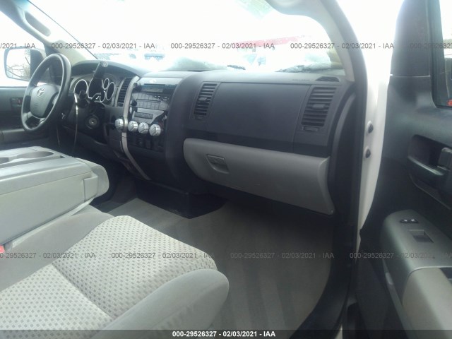 Photo 4 VIN: 5TFRU5F13AX023581 - TOYOTA TUNDRA 2WD TRUCK 