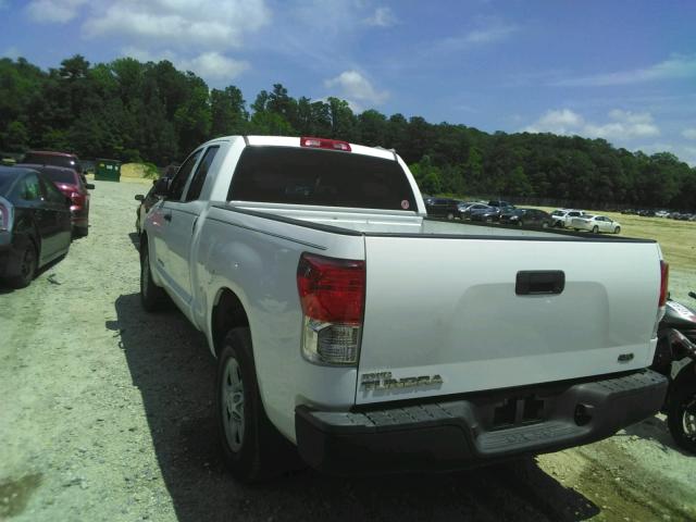 Photo 2 VIN: 5TFRU5F13DX028879 - TOYOTA TUNDRA DOU 