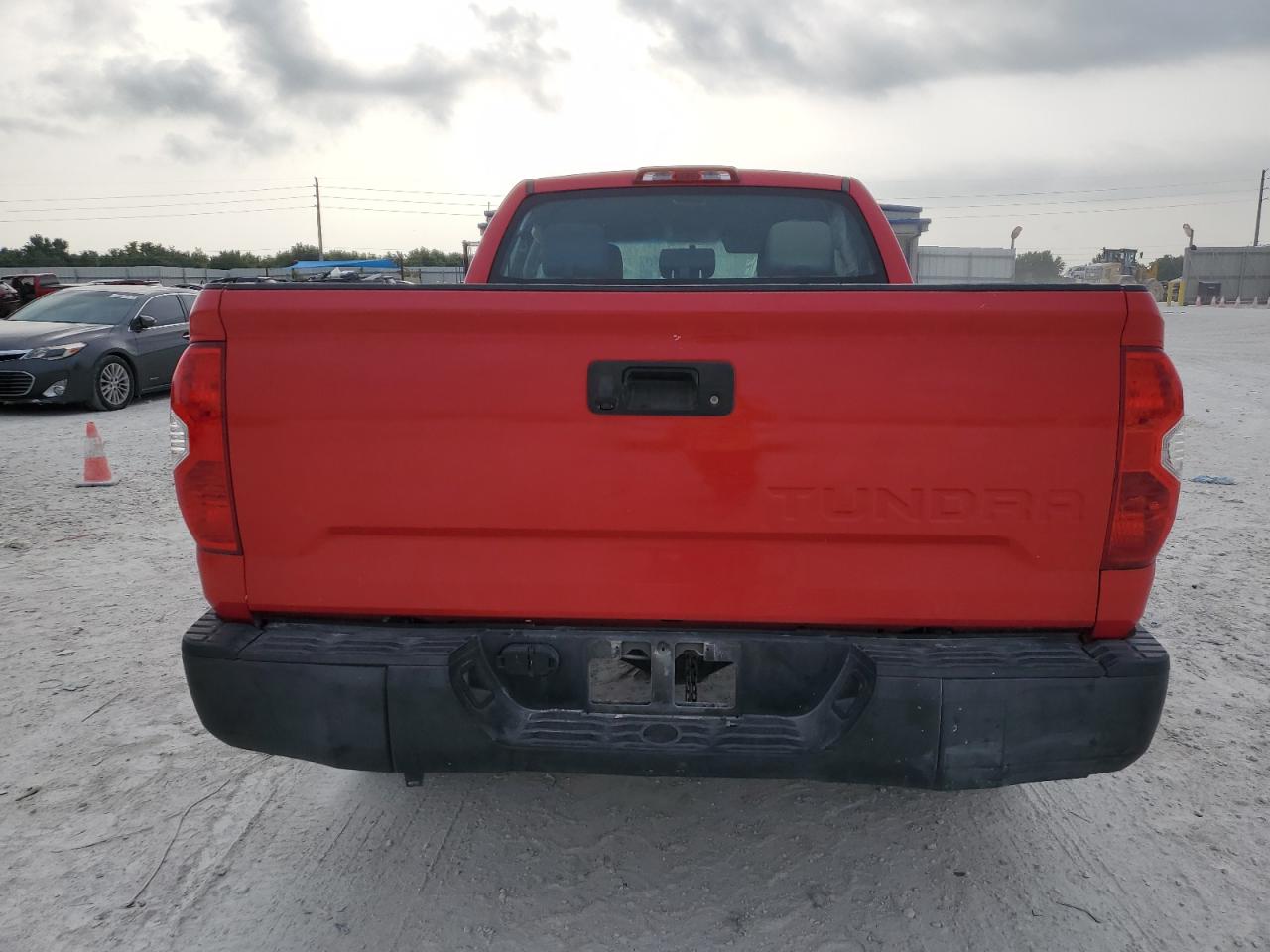 Photo 5 VIN: 5TFRU5F13EX031718 - TOYOTA TUNDRA 