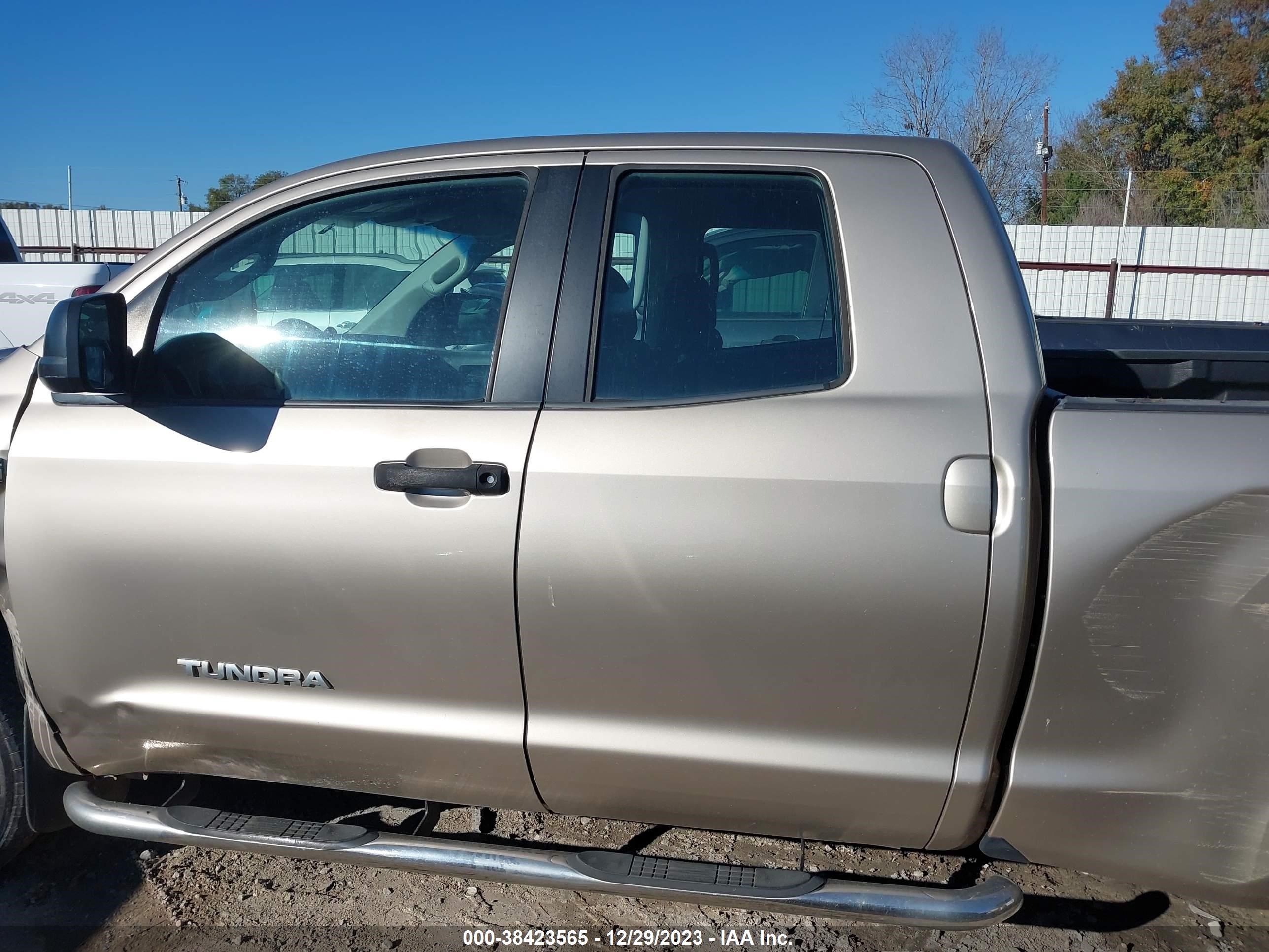 Photo 13 VIN: 5TFRV54198X061875 - TOYOTA TUNDRA 