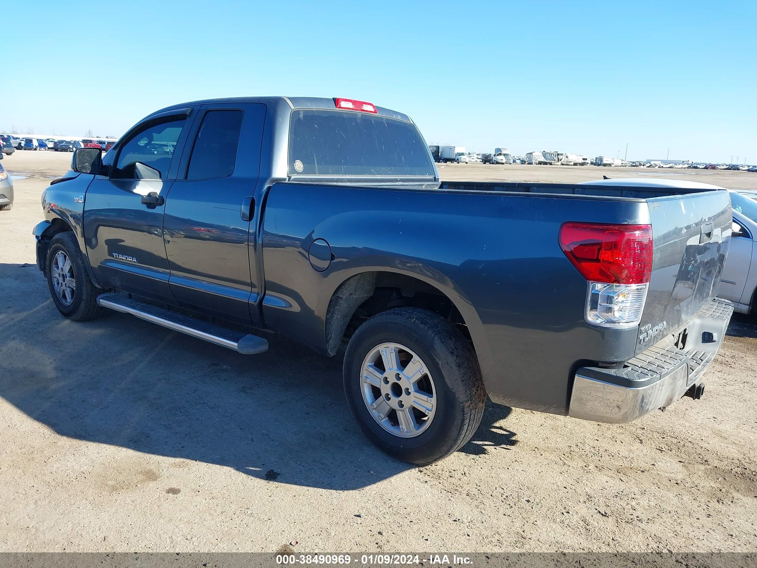 Photo 2 VIN: 5TFRV541X8X042820 - TOYOTA TUNDRA 