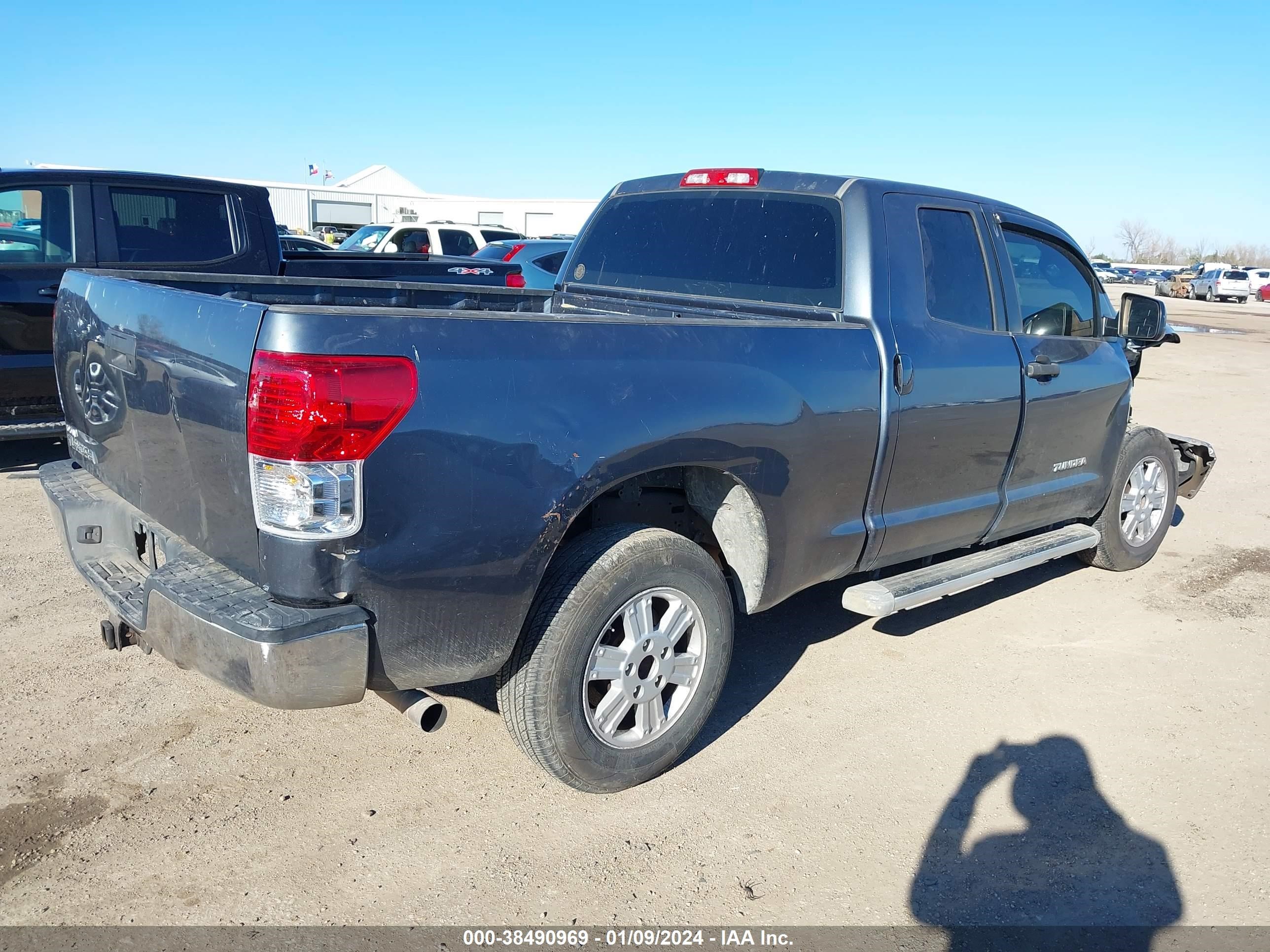 Photo 3 VIN: 5TFRV541X8X042820 - TOYOTA TUNDRA 