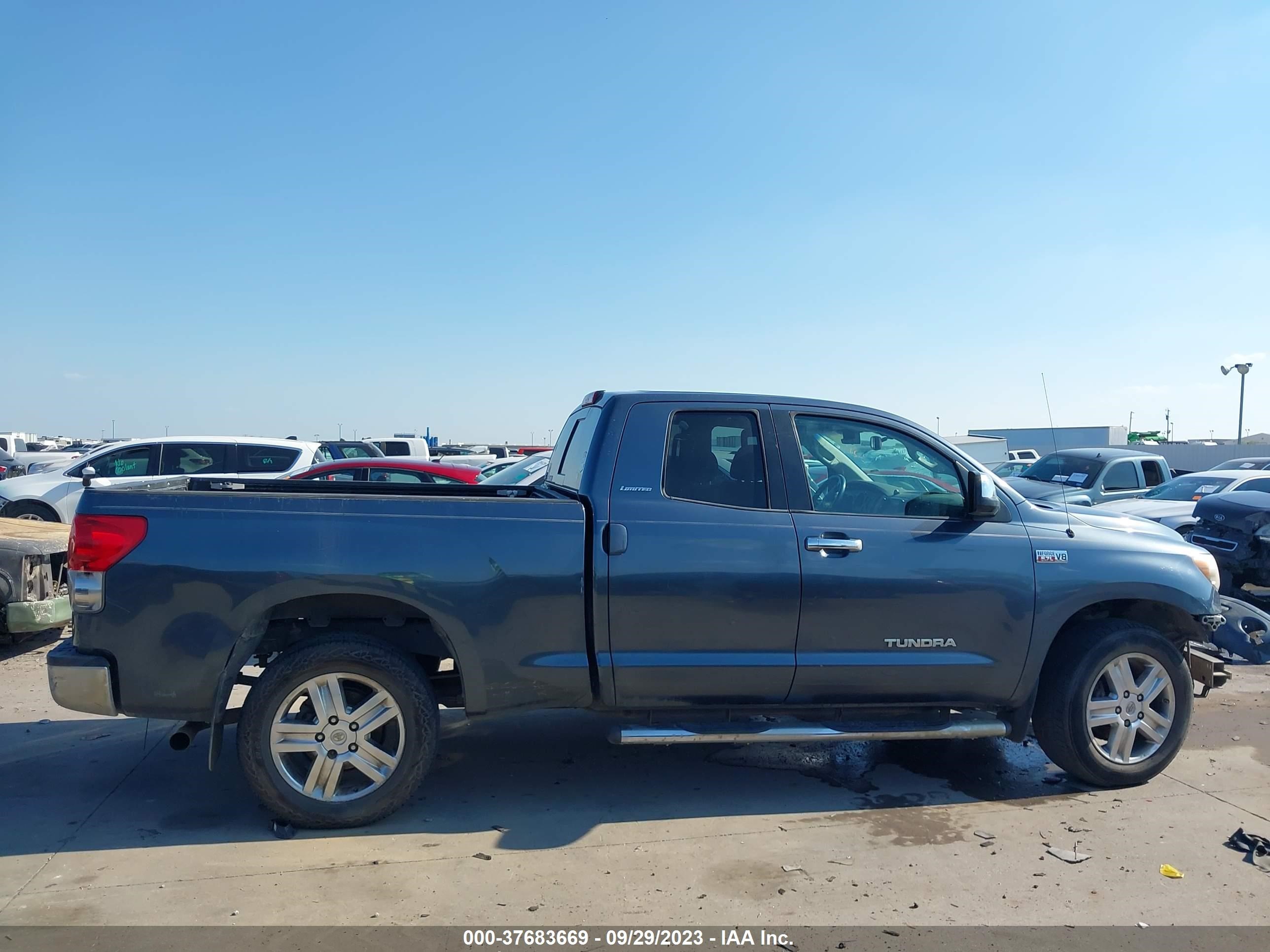 Photo 13 VIN: 5TFRV58158X067408 - TOYOTA TUNDRA 