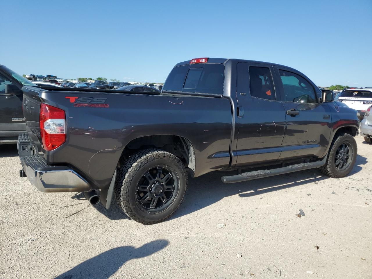 Photo 2 VIN: 5TFRW5F14HX213958 - TOYOTA TUNDRA 