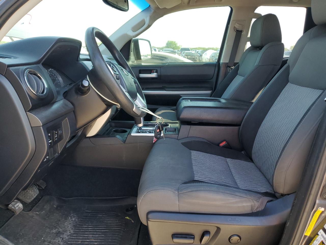 Photo 6 VIN: 5TFRW5F14HX213958 - TOYOTA TUNDRA 