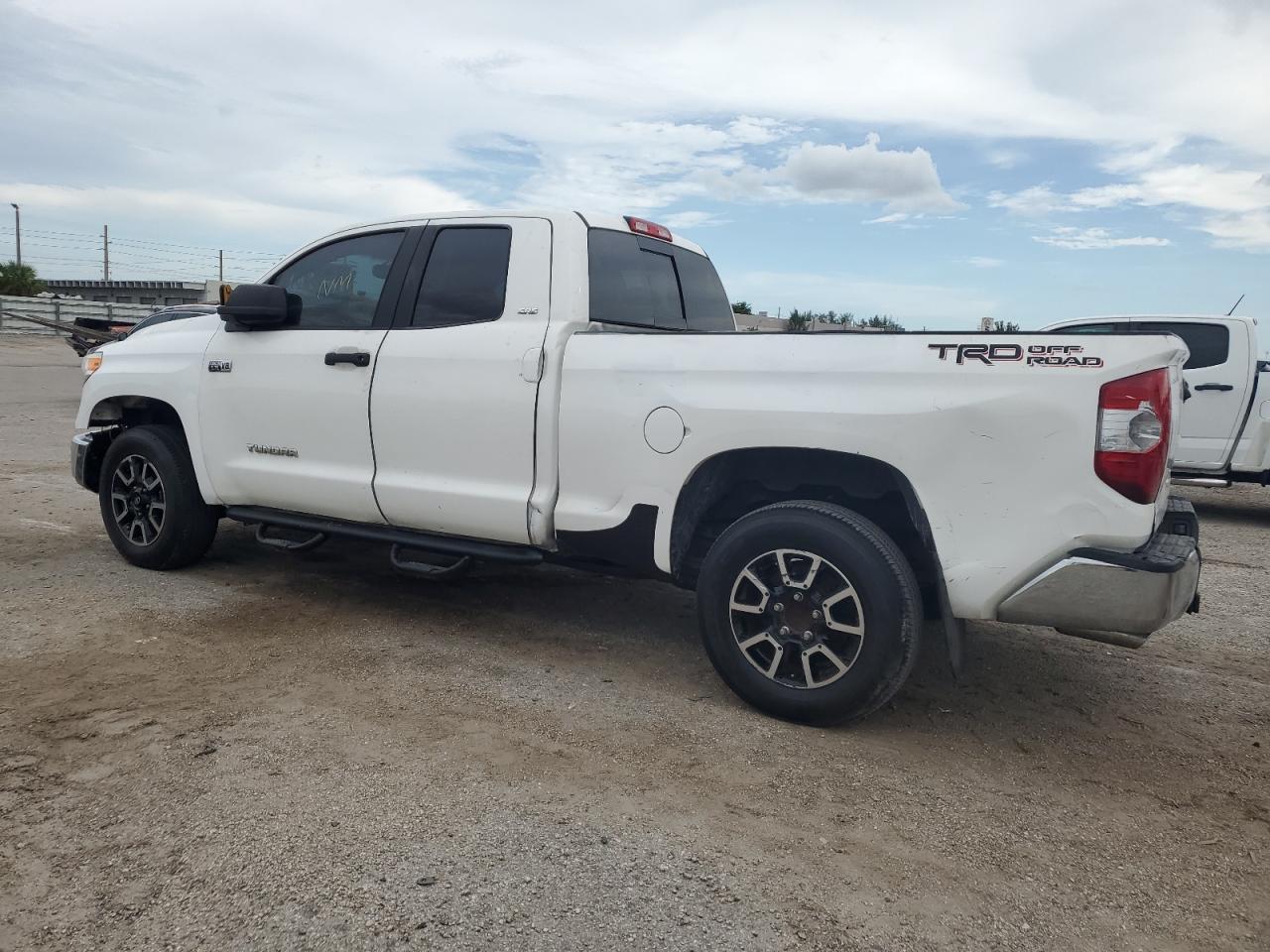 Photo 1 VIN: 5TFRW5F15GX195677 - TOYOTA TUNDRA 