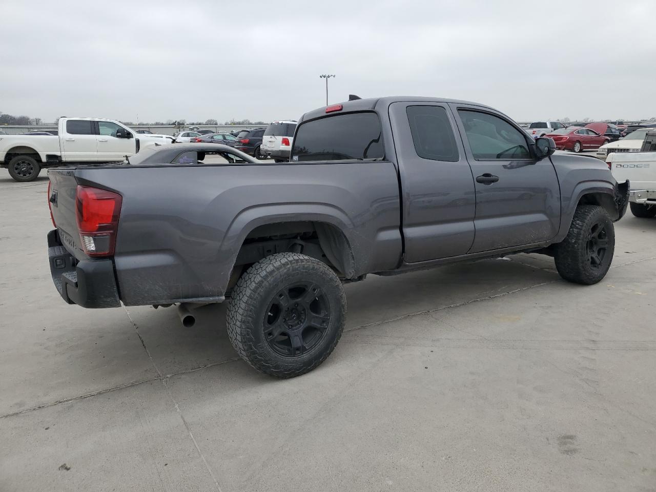 Photo 2 VIN: 5TFRX5GN1JX127284 - TOYOTA TACOMA 