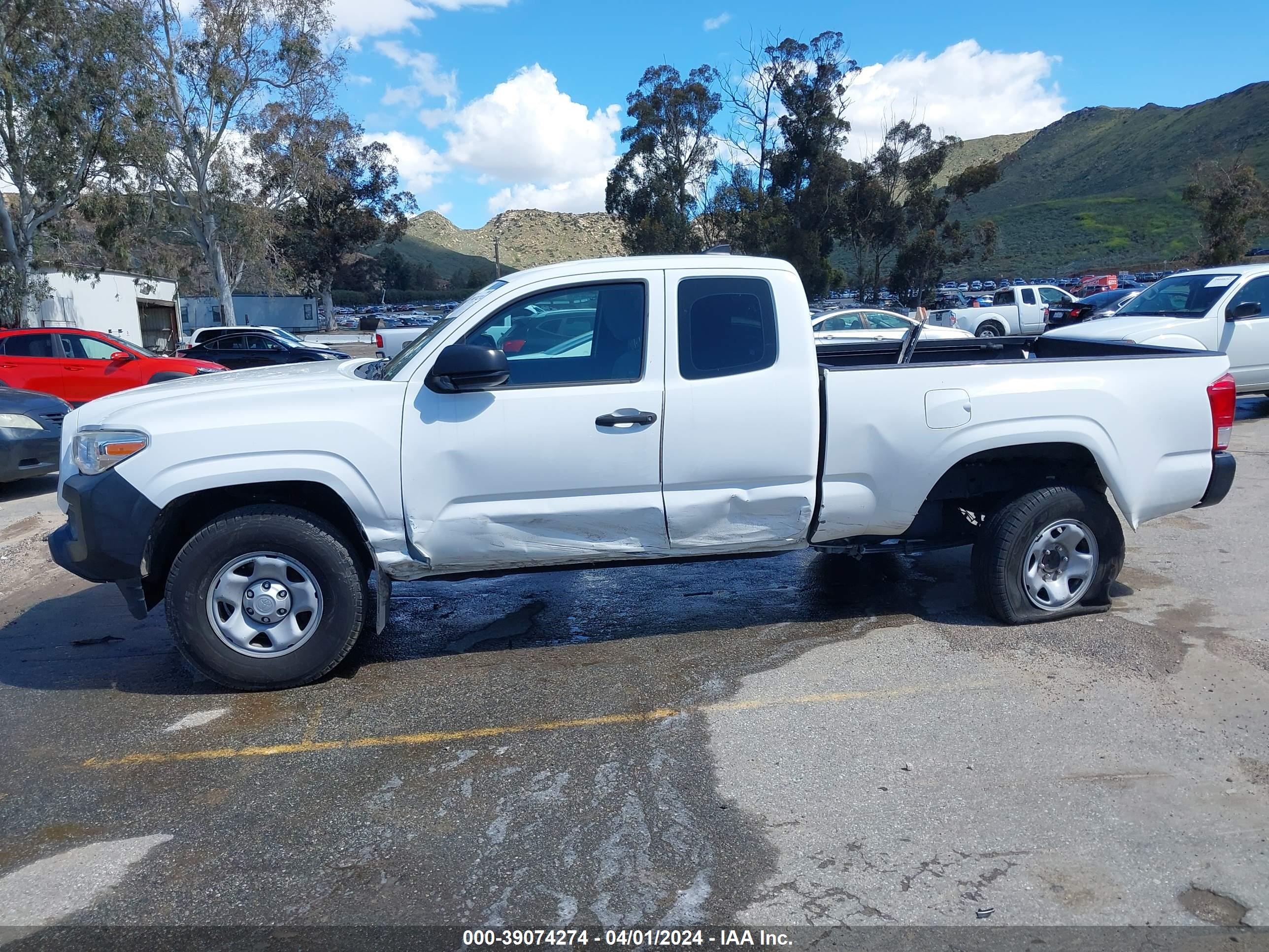 Photo 14 VIN: 5TFRX5GN3HX090278 - TOYOTA TACOMA 