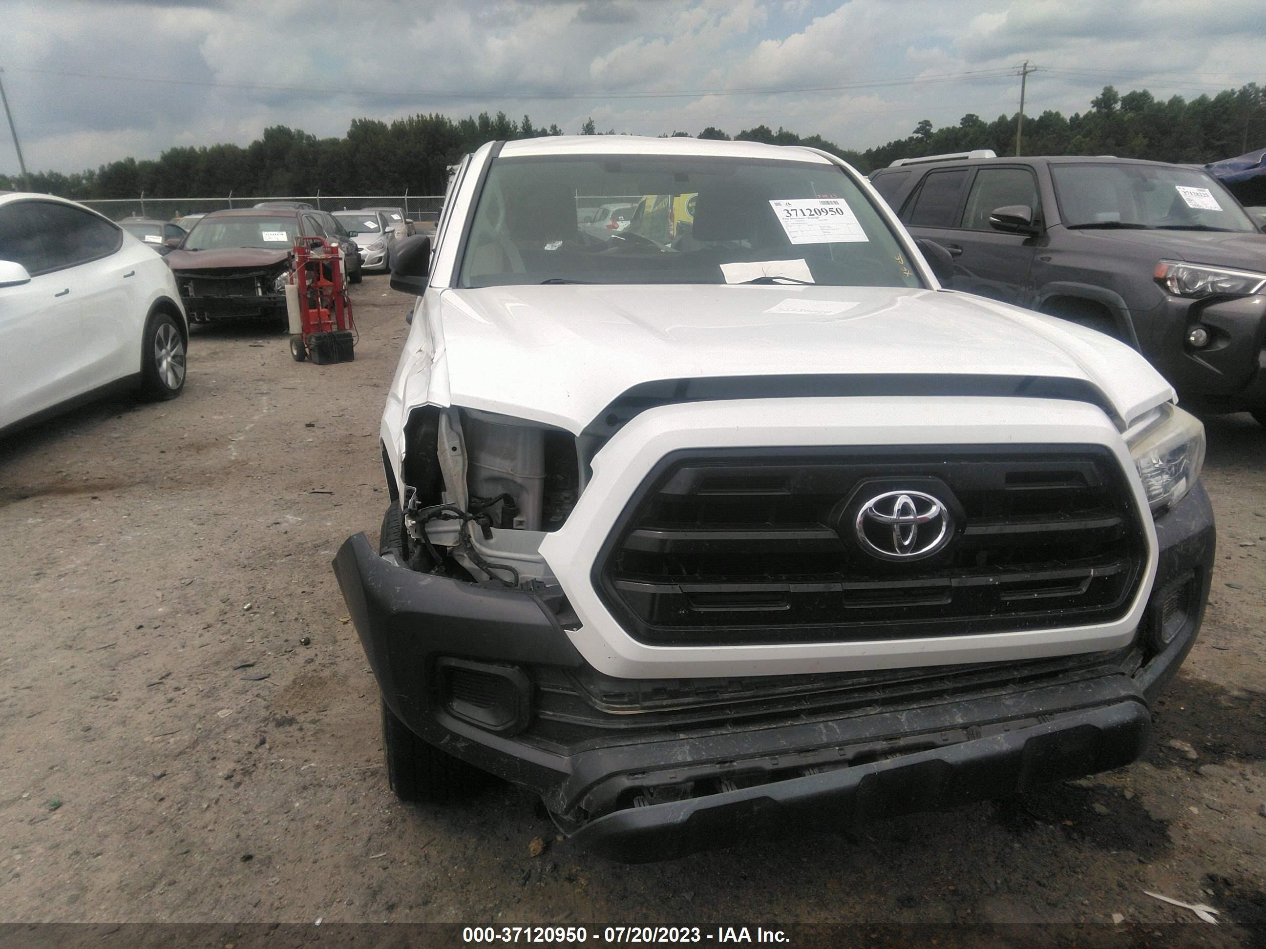 Photo 11 VIN: 5TFRX5GN4HX089754 - TOYOTA TACOMA 