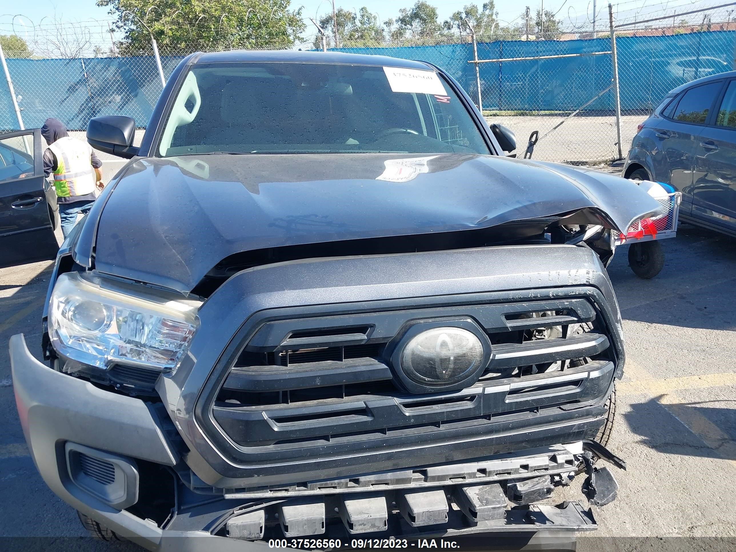 Photo 12 VIN: 5TFRX5GN5JX108642 - TOYOTA TACOMA 