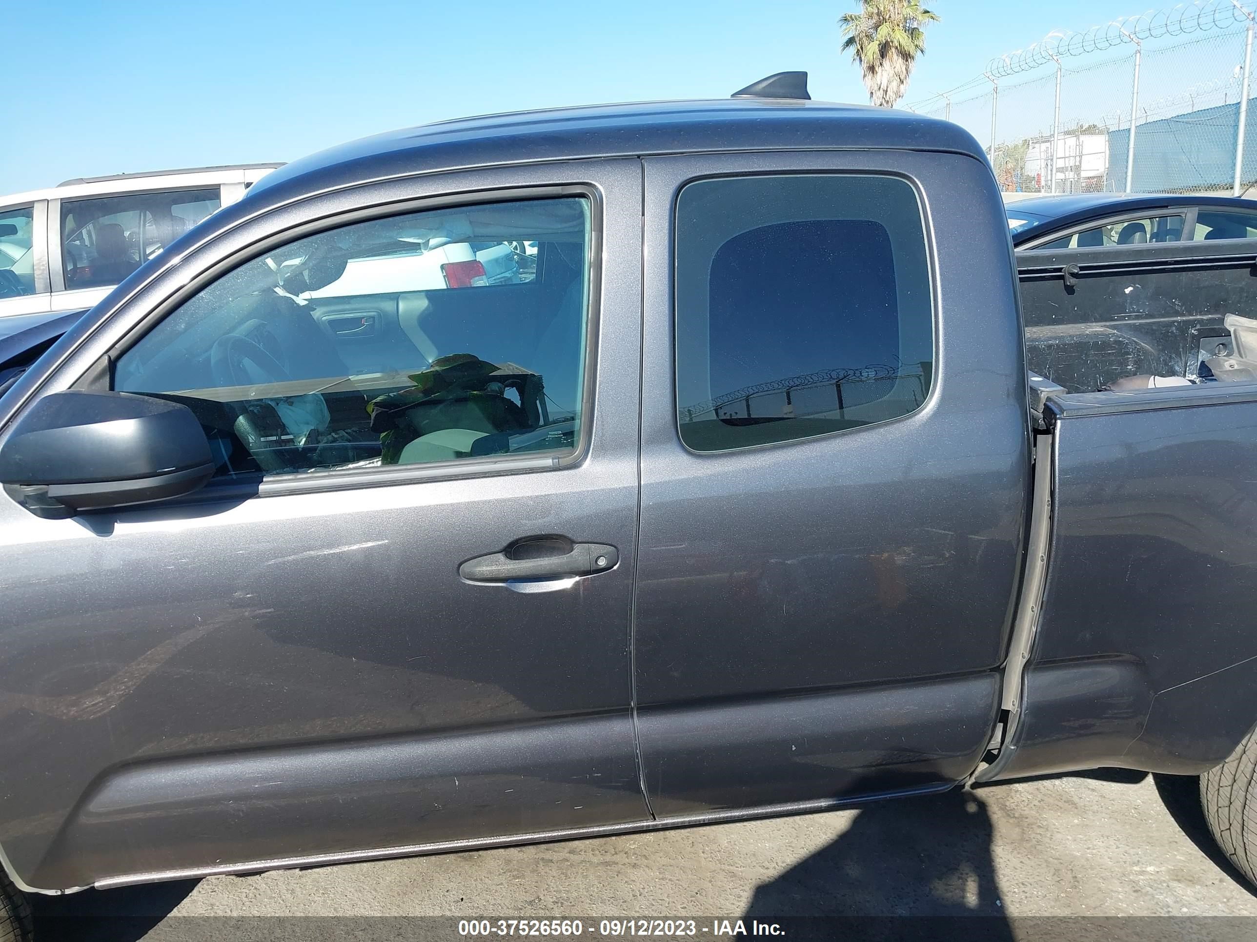 Photo 14 VIN: 5TFRX5GN5JX108642 - TOYOTA TACOMA 