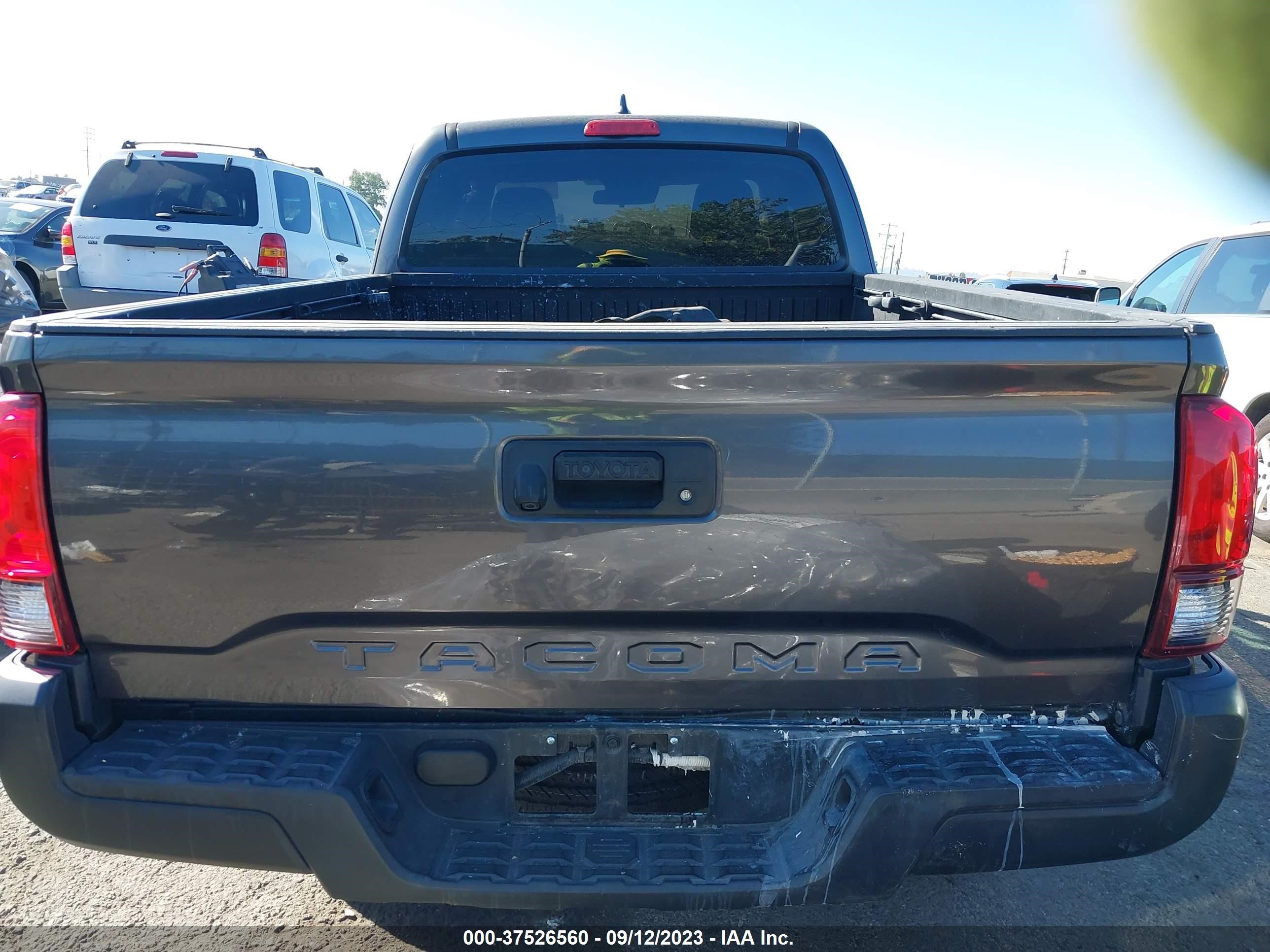 Photo 16 VIN: 5TFRX5GN5JX108642 - TOYOTA TACOMA 