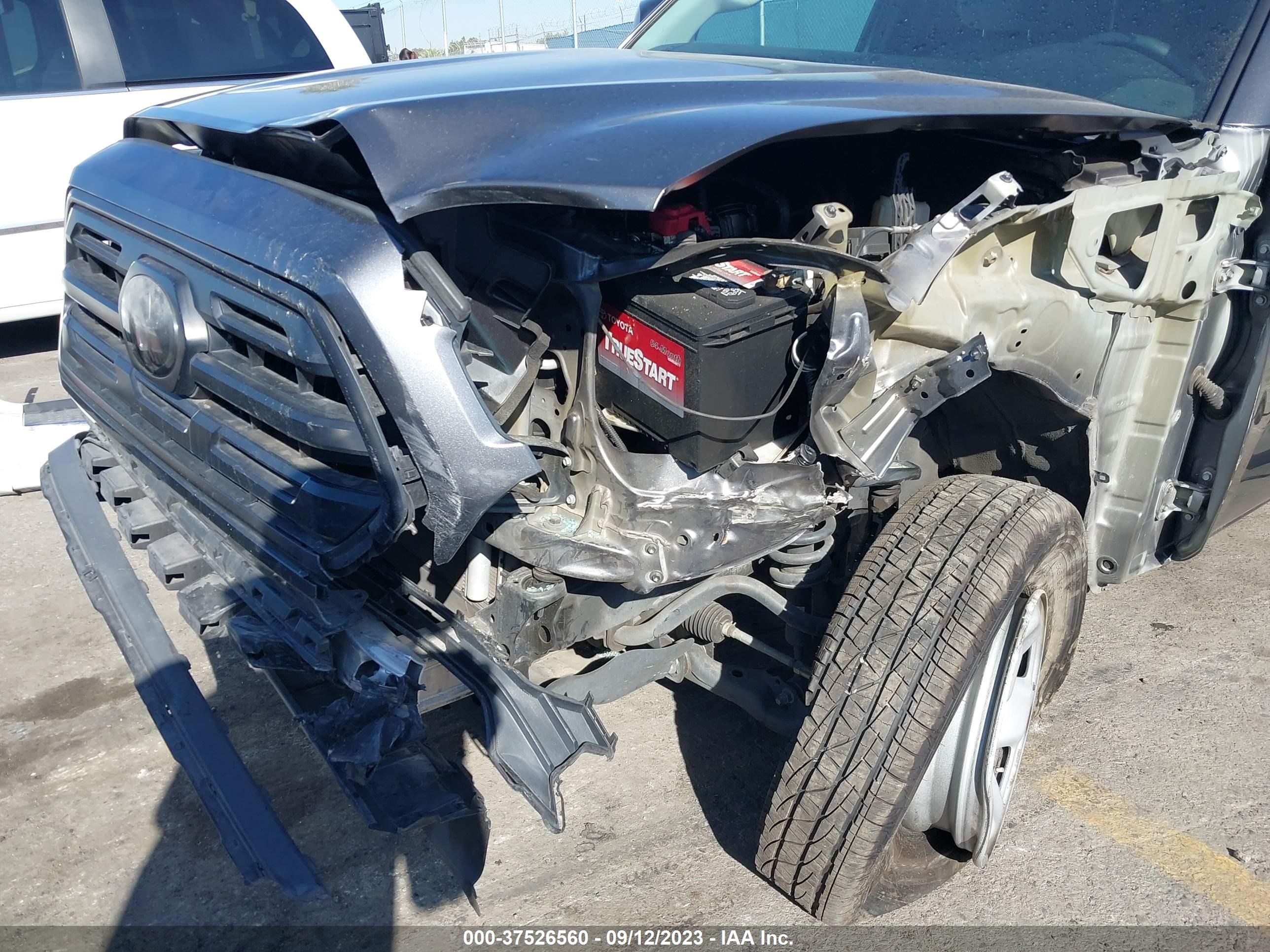 Photo 5 VIN: 5TFRX5GN5JX108642 - TOYOTA TACOMA 