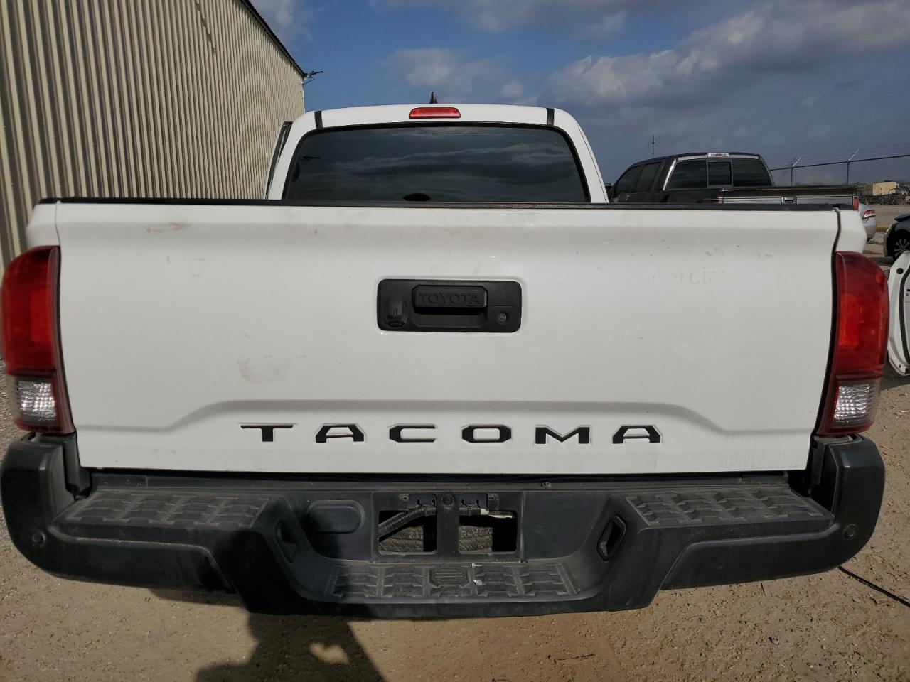 Photo 5 VIN: 5TFRX5GN5JX109080 - TOYOTA TACOMA 