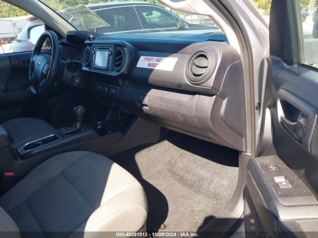 Photo 4 VIN: 5TFRX5GN6KX140727 - TOYOTA TACOMA 