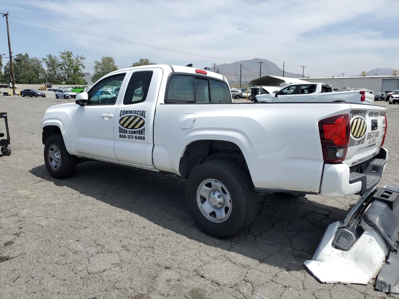 Photo 1 VIN: 5TFRX5GN9JX104836 - TOYOTA TACOMA 