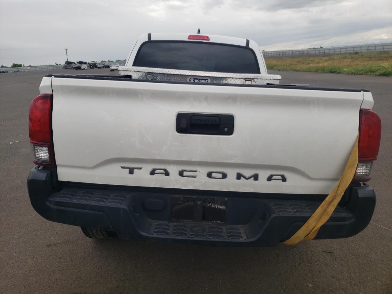 Photo 5 VIN: 5TFRX5GN9JX107462 - TOYOTA TACOMA 