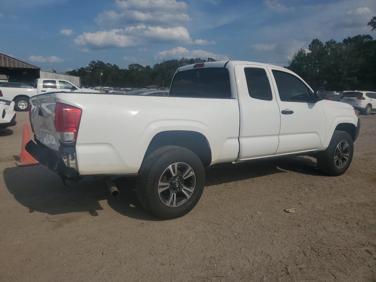 Photo 2 VIN: 5TFRX5GNXHX098989 - TOYOTA TACOMA 