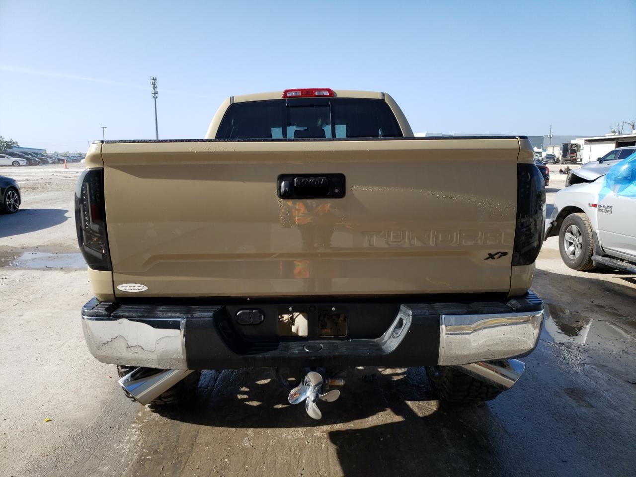 Photo 5 VIN: 5TFRY5F10JX236069 - TOYOTA TUNDRA 