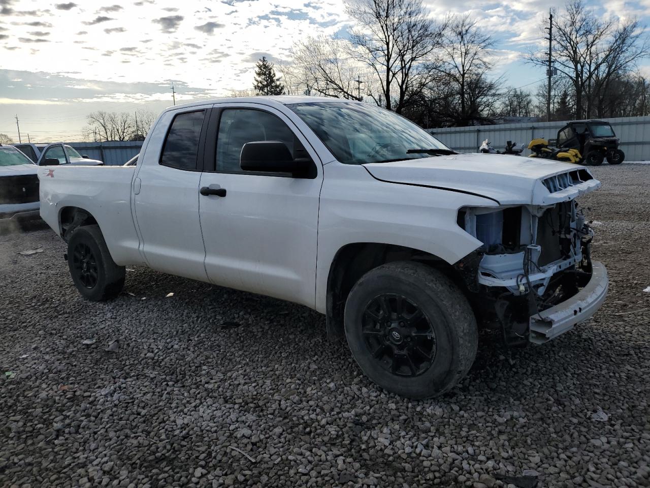 Photo 3 VIN: 5TFRY5F10MX283090 - TOYOTA TUNDRA 