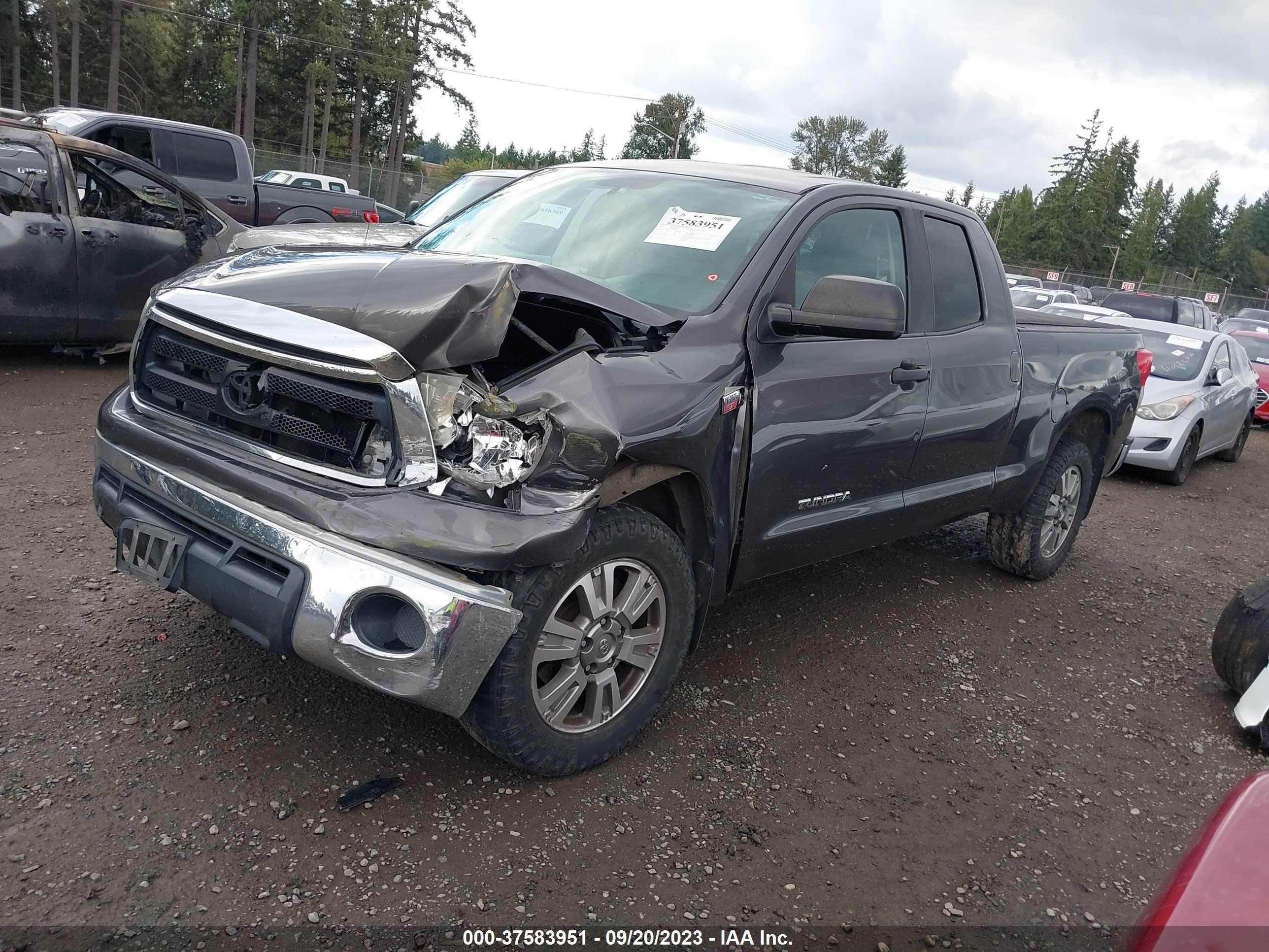 Photo 1 VIN: 5TFRY5F11BX105556 - TOYOTA TUNDRA 