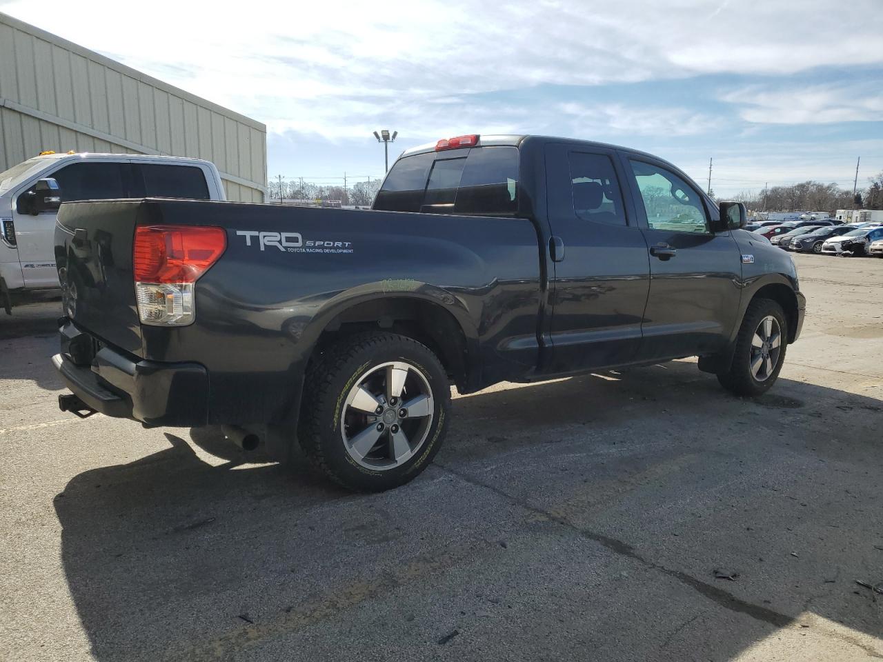 Photo 2 VIN: 5TFRY5F11BX114340 - TOYOTA TUNDRA 