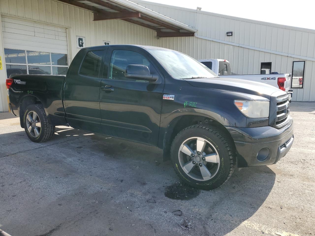 Photo 3 VIN: 5TFRY5F11BX114340 - TOYOTA TUNDRA 