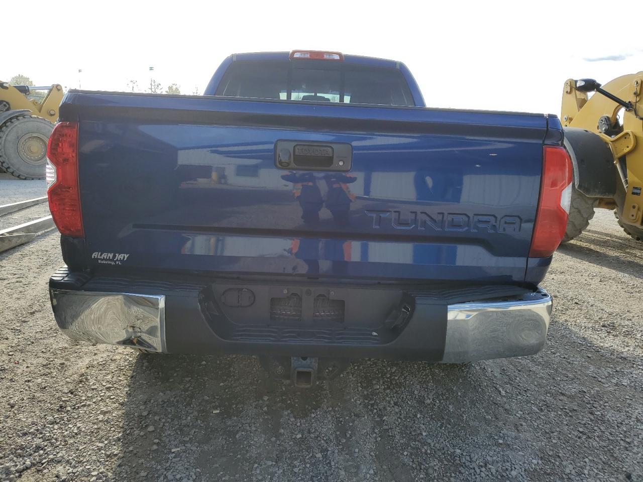 Photo 6 VIN: 5TFRY5F11EX156947 - TOYOTA TUNDRA 