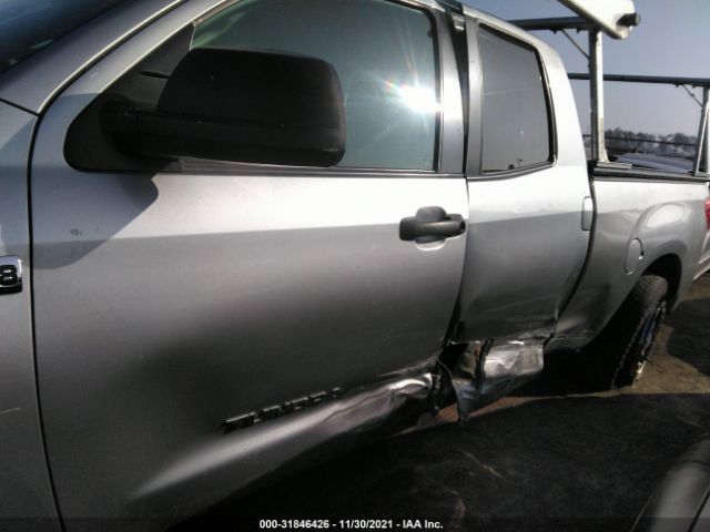 Photo 5 VIN: 5TFRY5F12CX122674 - TOYOTA TUNDRA 2WD TRUCK 