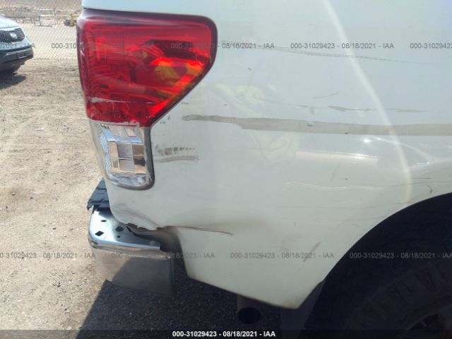 Photo 5 VIN: 5TFRY5F12CX131407 - TOYOTA TUNDRA 2WD TRUCK 