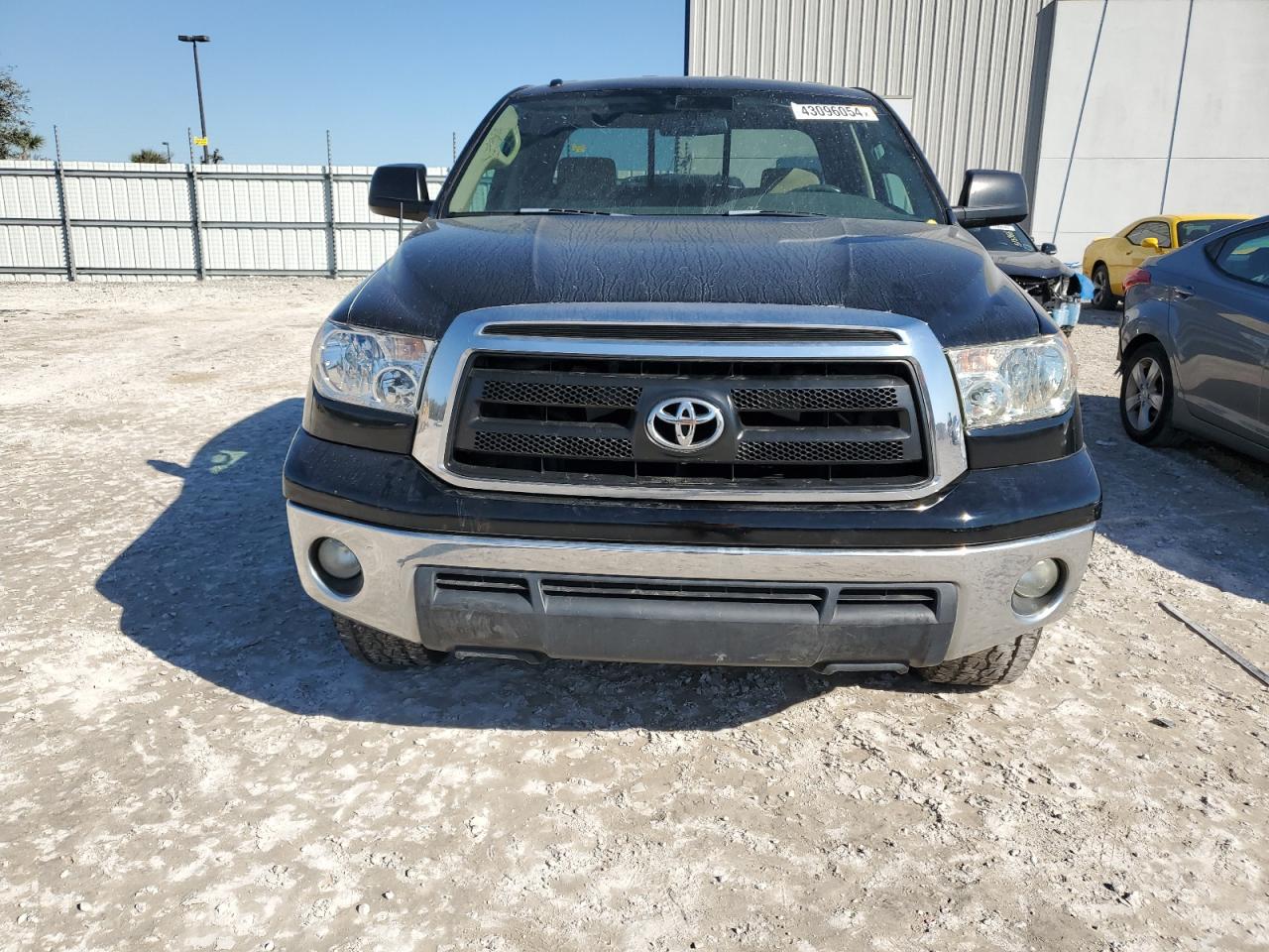 Photo 4 VIN: 5TFRY5F13AX086054 - TOYOTA TUNDRA 