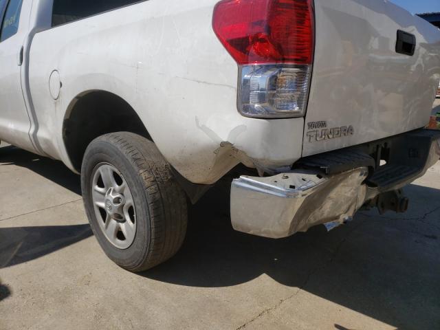 Photo 8 VIN: 5TFRY5F13CX132078 - TOYOTA TUNDRA DOU 