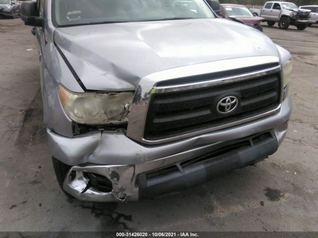 Photo 5 VIN: 5TFRY5F13DX136004 - TOYOTA TUNDRA 2WD TRUCK 