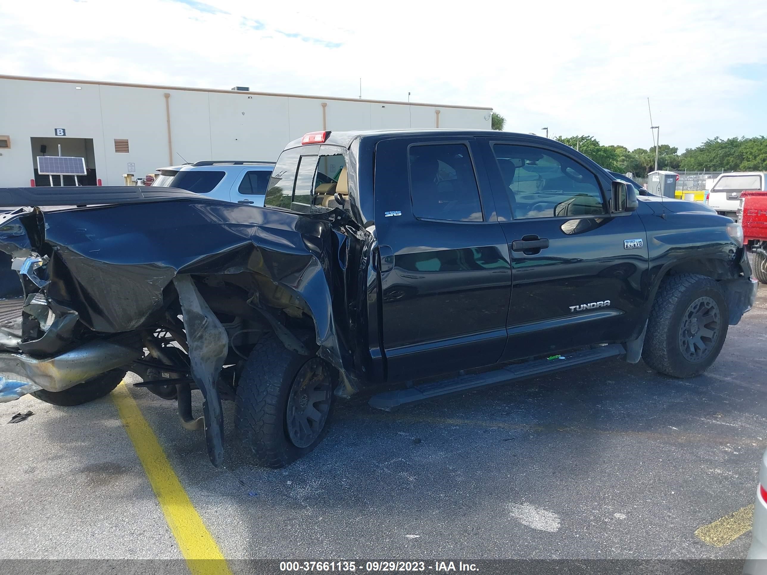 Photo 12 VIN: 5TFRY5F13JX236521 - TOYOTA TUNDRA 