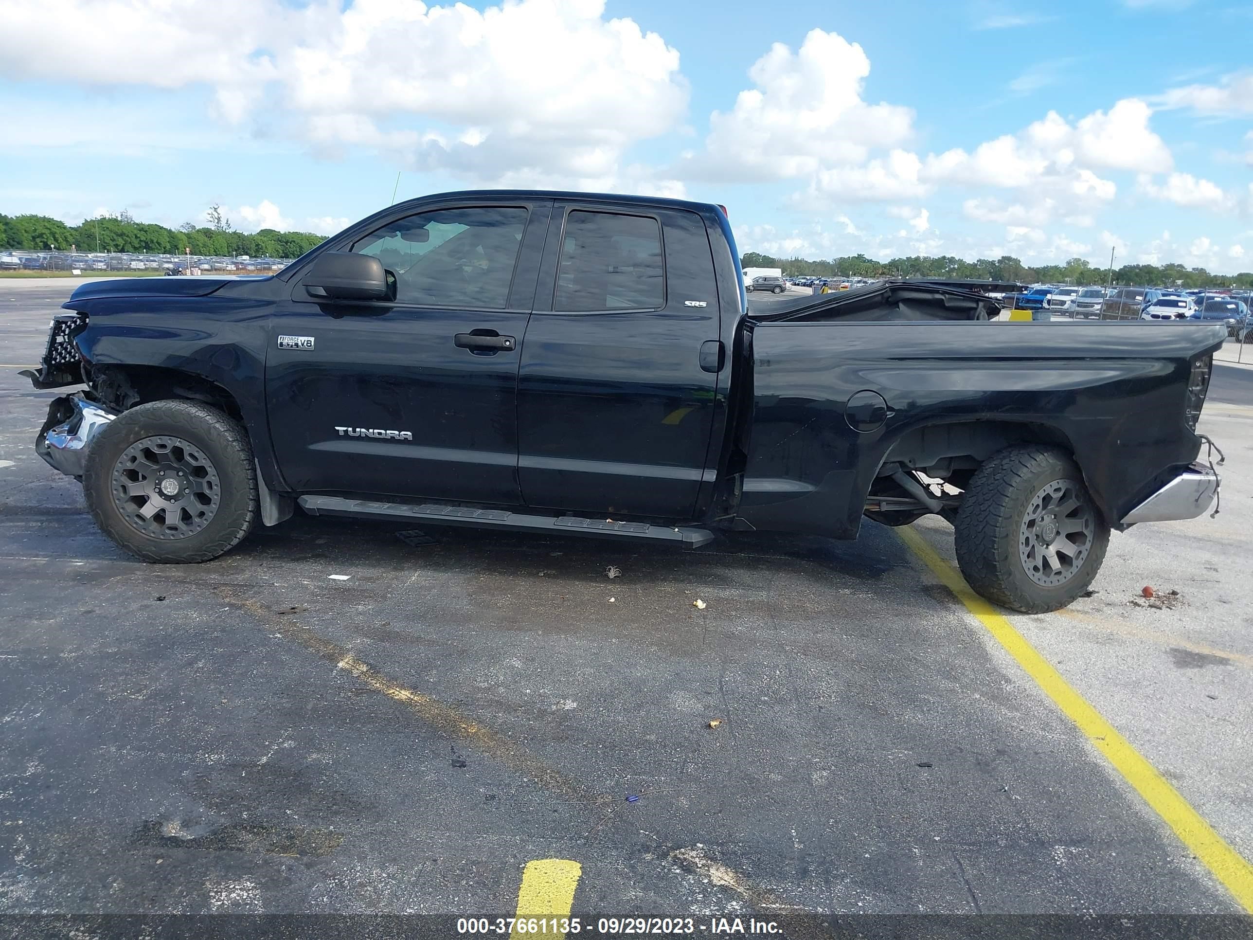 Photo 13 VIN: 5TFRY5F13JX236521 - TOYOTA TUNDRA 