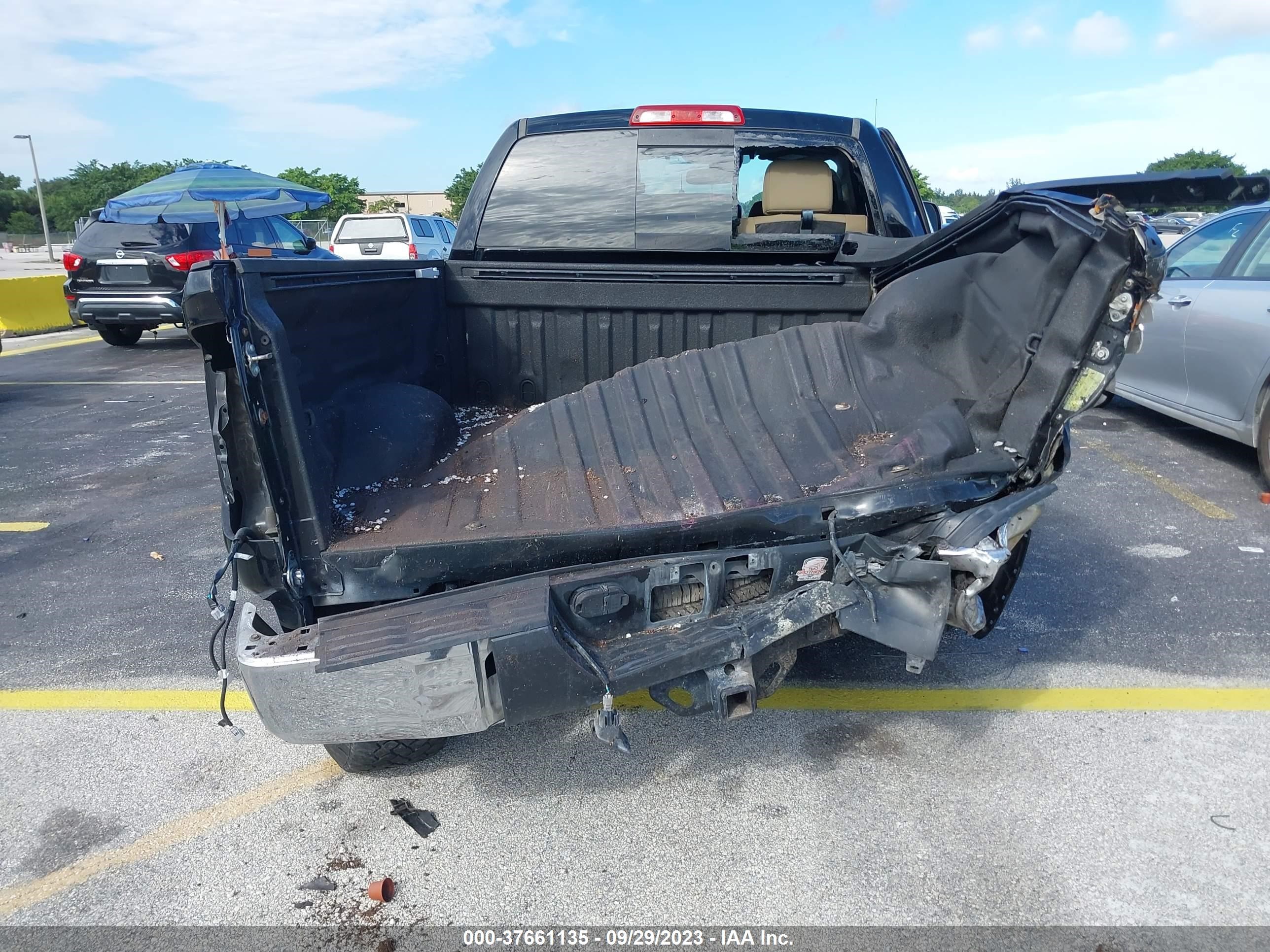 Photo 15 VIN: 5TFRY5F13JX236521 - TOYOTA TUNDRA 