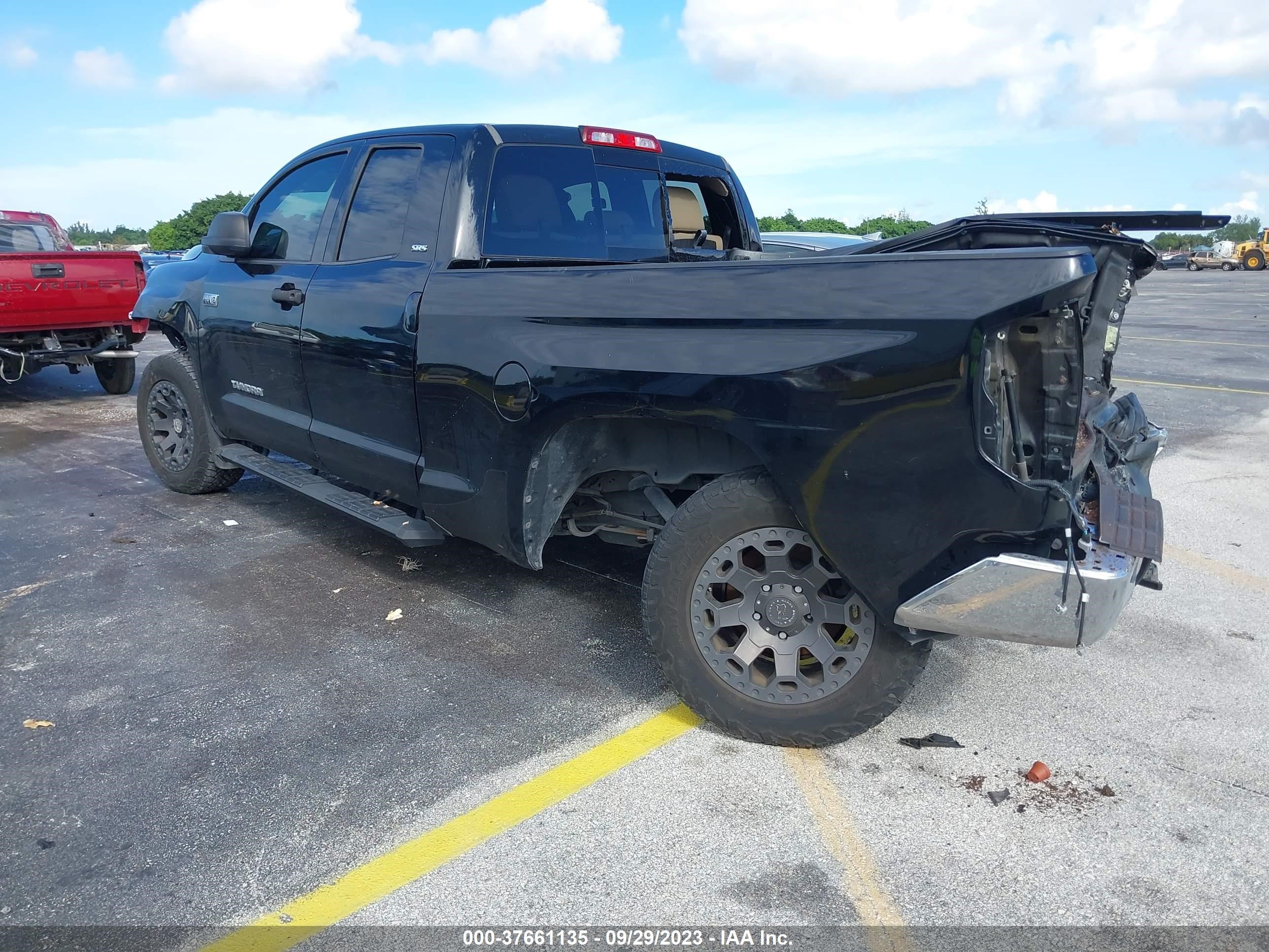 Photo 2 VIN: 5TFRY5F13JX236521 - TOYOTA TUNDRA 