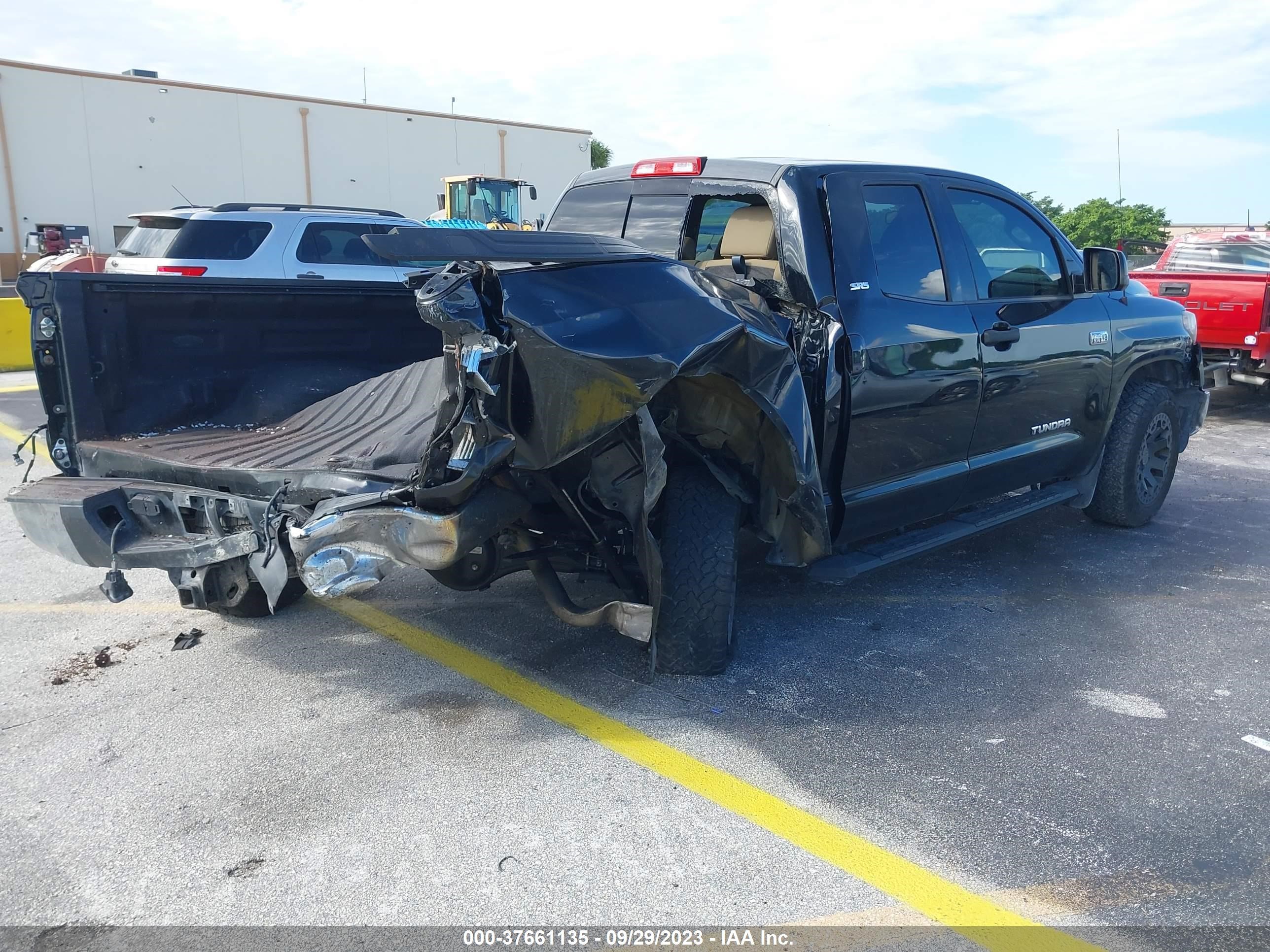 Photo 3 VIN: 5TFRY5F13JX236521 - TOYOTA TUNDRA 