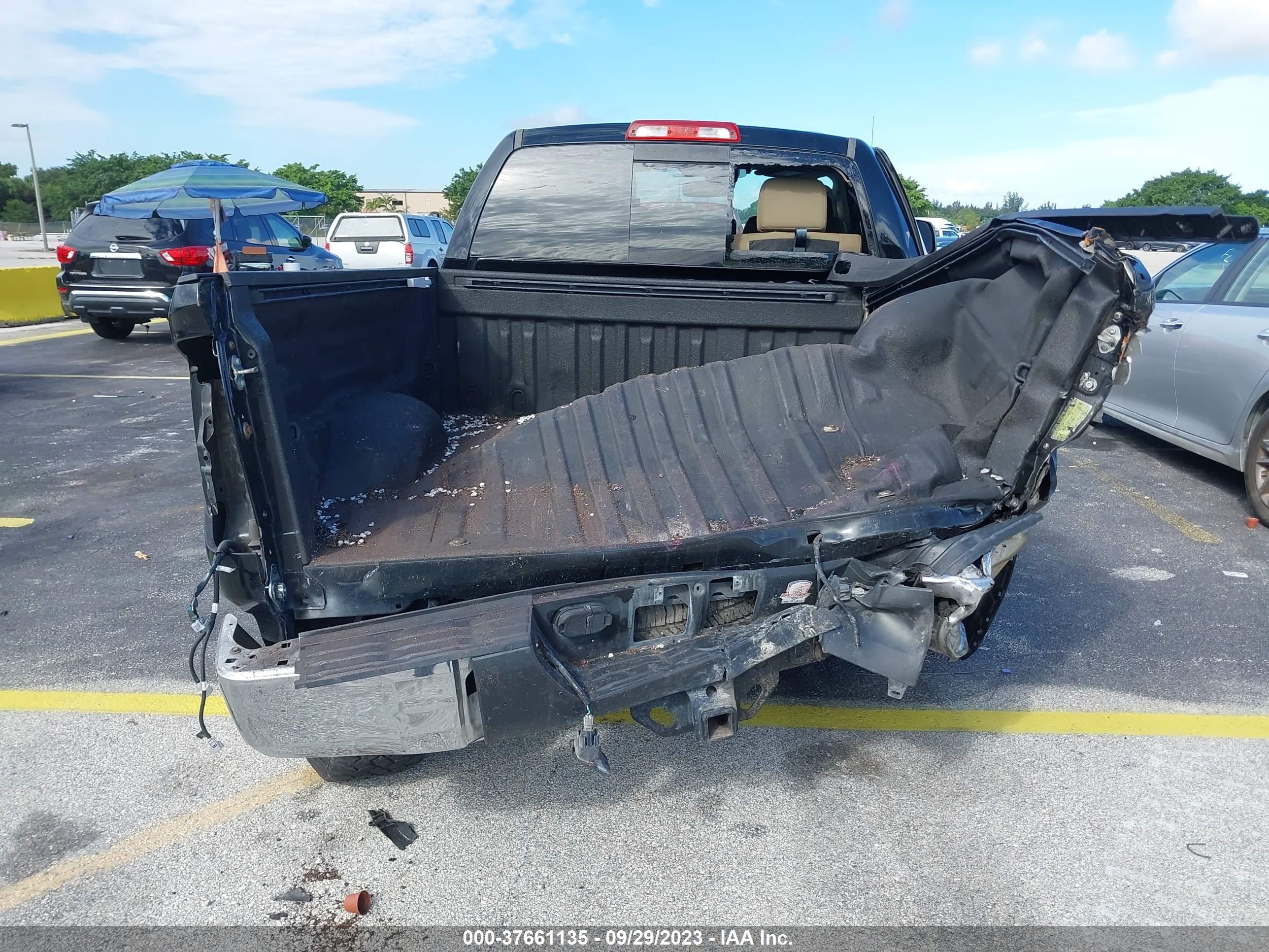 Photo 5 VIN: 5TFRY5F13JX236521 - TOYOTA TUNDRA 