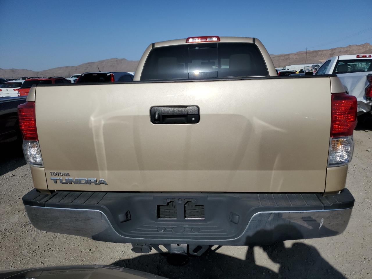 Photo 5 VIN: 5TFRY5F14AX083180 - TOYOTA TUNDRA 