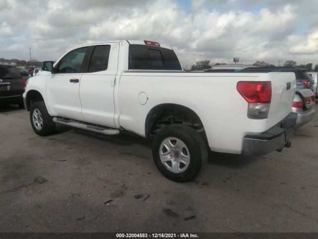 Photo 2 VIN: 5TFRY5F15BX104121 - TOYOTA TUNDRA 2WD TRUCK 