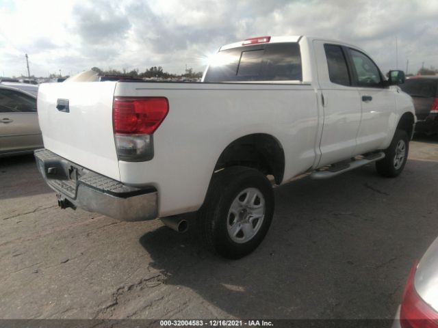 Photo 3 VIN: 5TFRY5F15BX104121 - TOYOTA TUNDRA 2WD TRUCK 