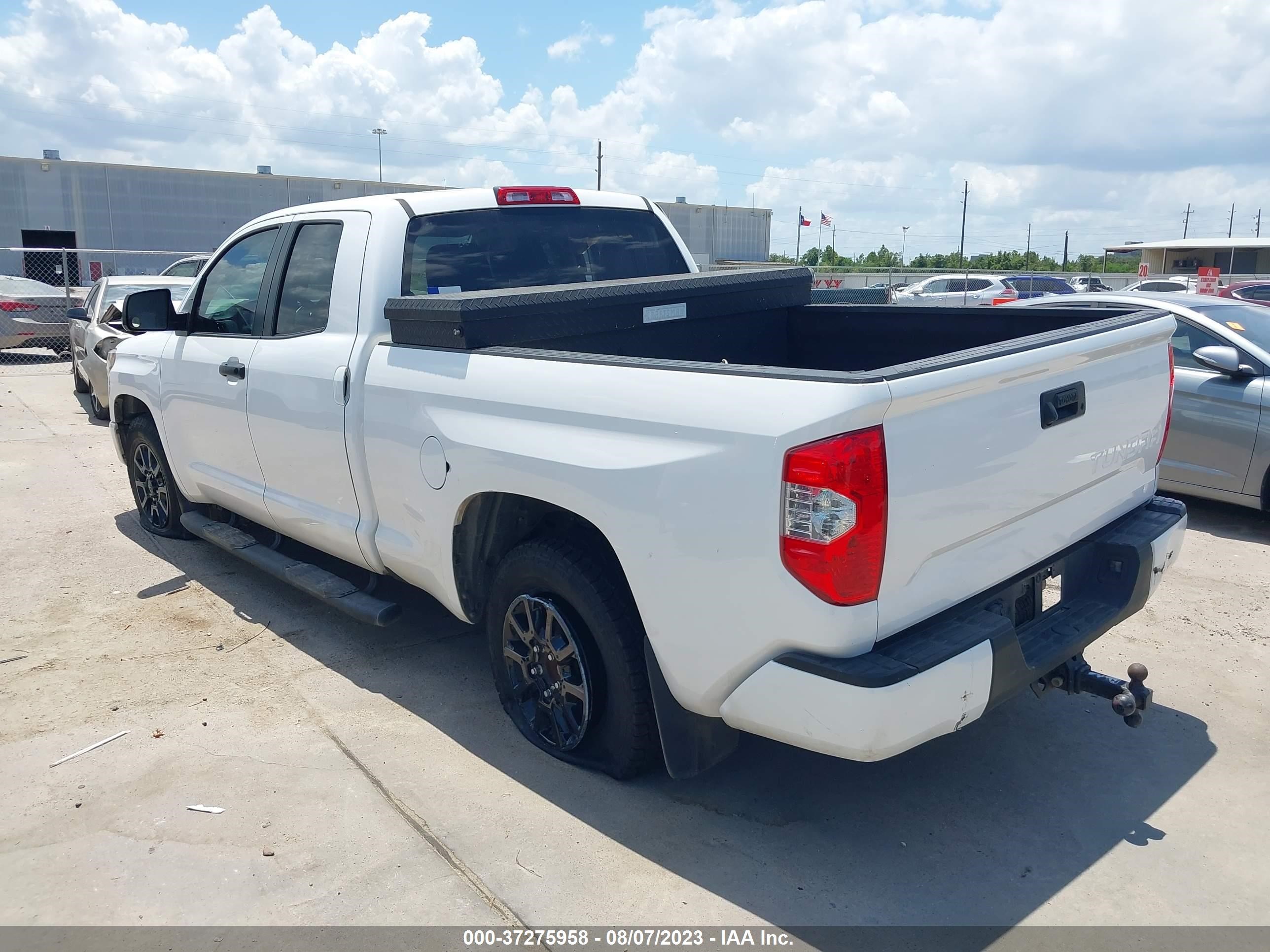 Photo 2 VIN: 5TFRY5F15KX245741 - TOYOTA TUNDRA 