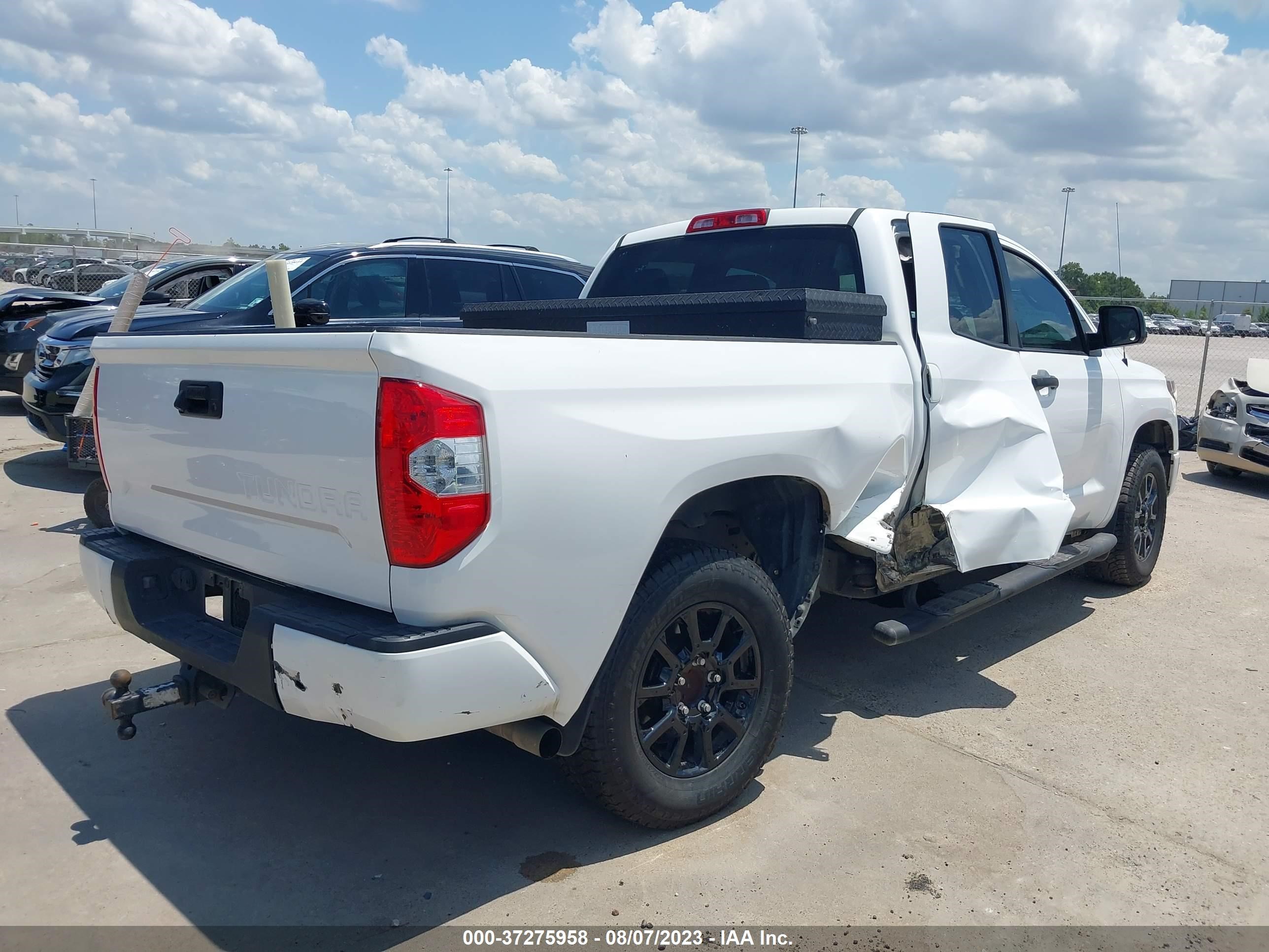 Photo 3 VIN: 5TFRY5F15KX245741 - TOYOTA TUNDRA 