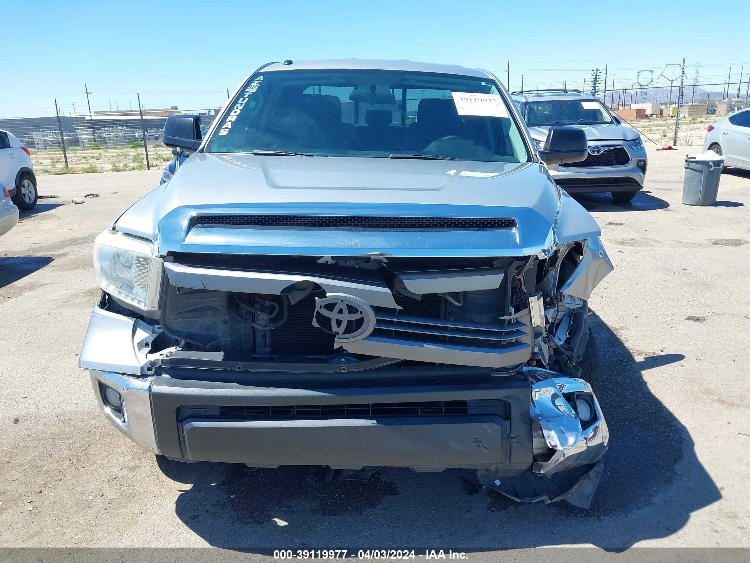 Photo 12 VIN: 5TFRY5F16EX158385 - TOYOTA TUNDRA 