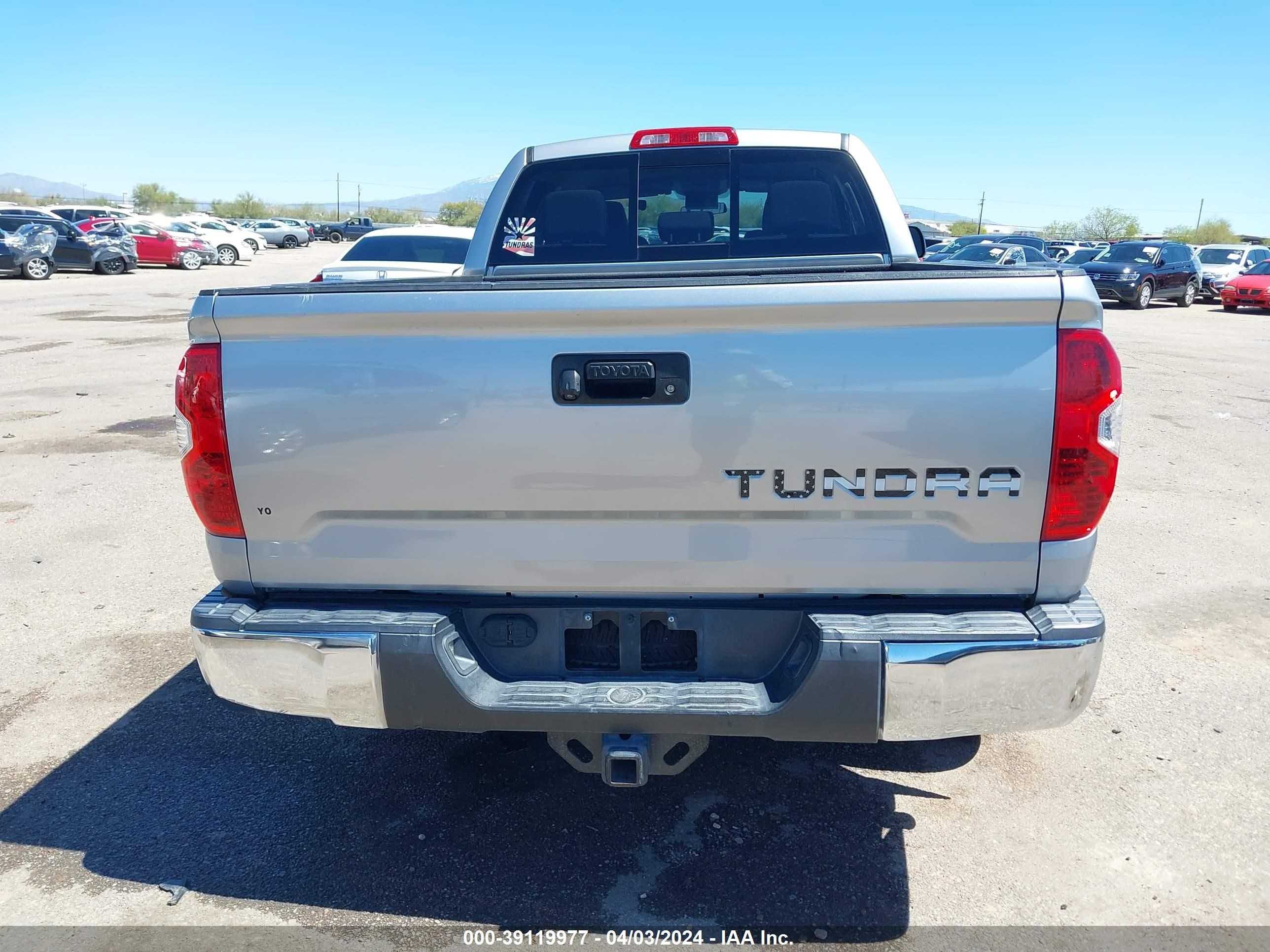 Photo 16 VIN: 5TFRY5F16EX158385 - TOYOTA TUNDRA 