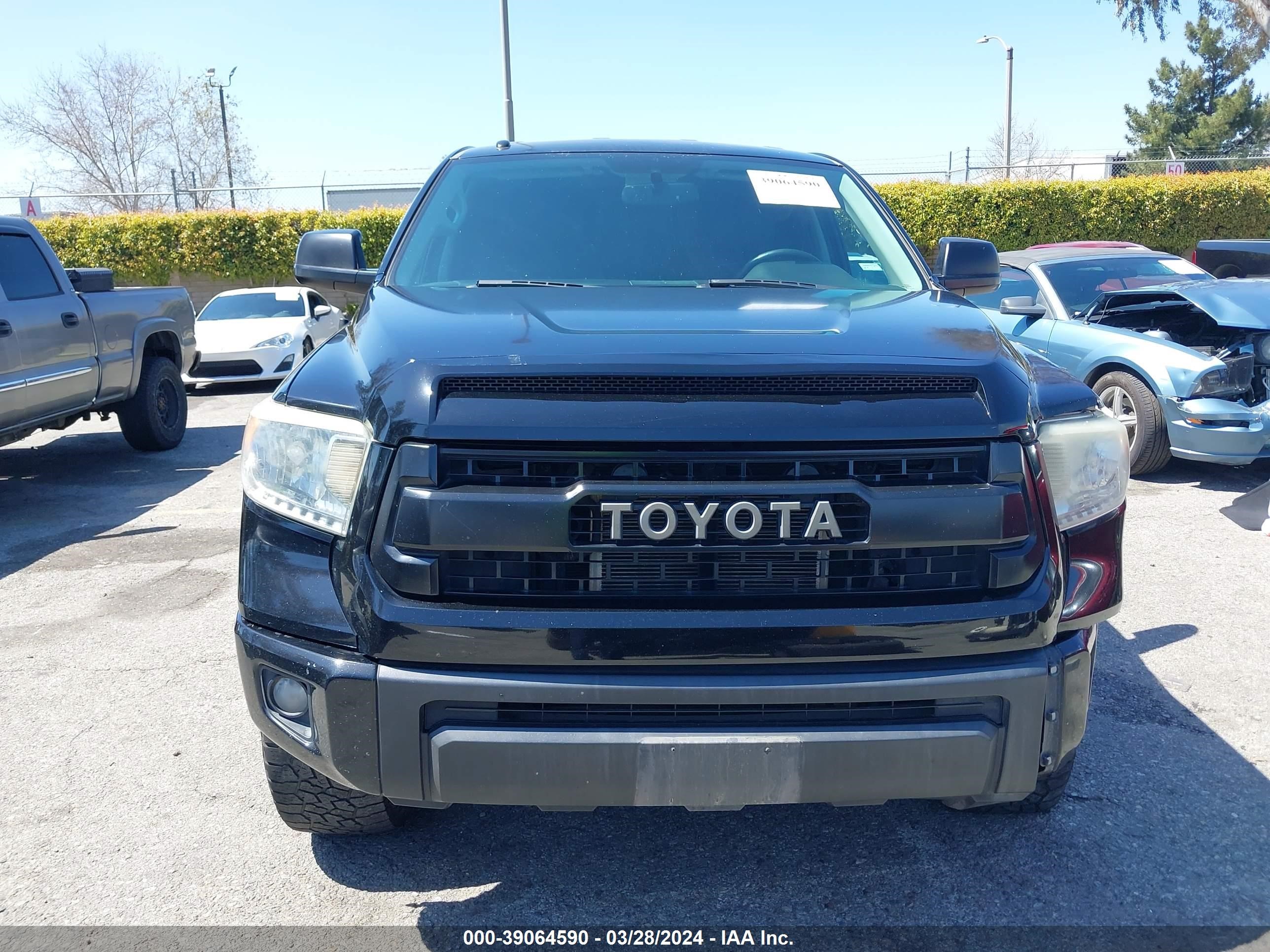 Photo 11 VIN: 5TFRY5F16EX169824 - TOYOTA TUNDRA 